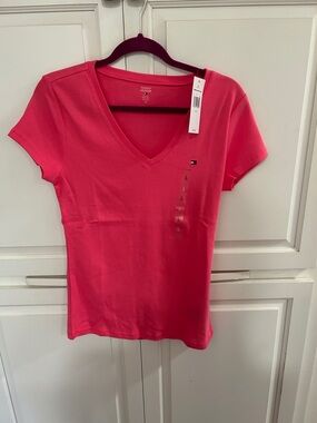 Tommy Hilfiger Women's Short Sleeve V-Neck Tee in Bright Pink